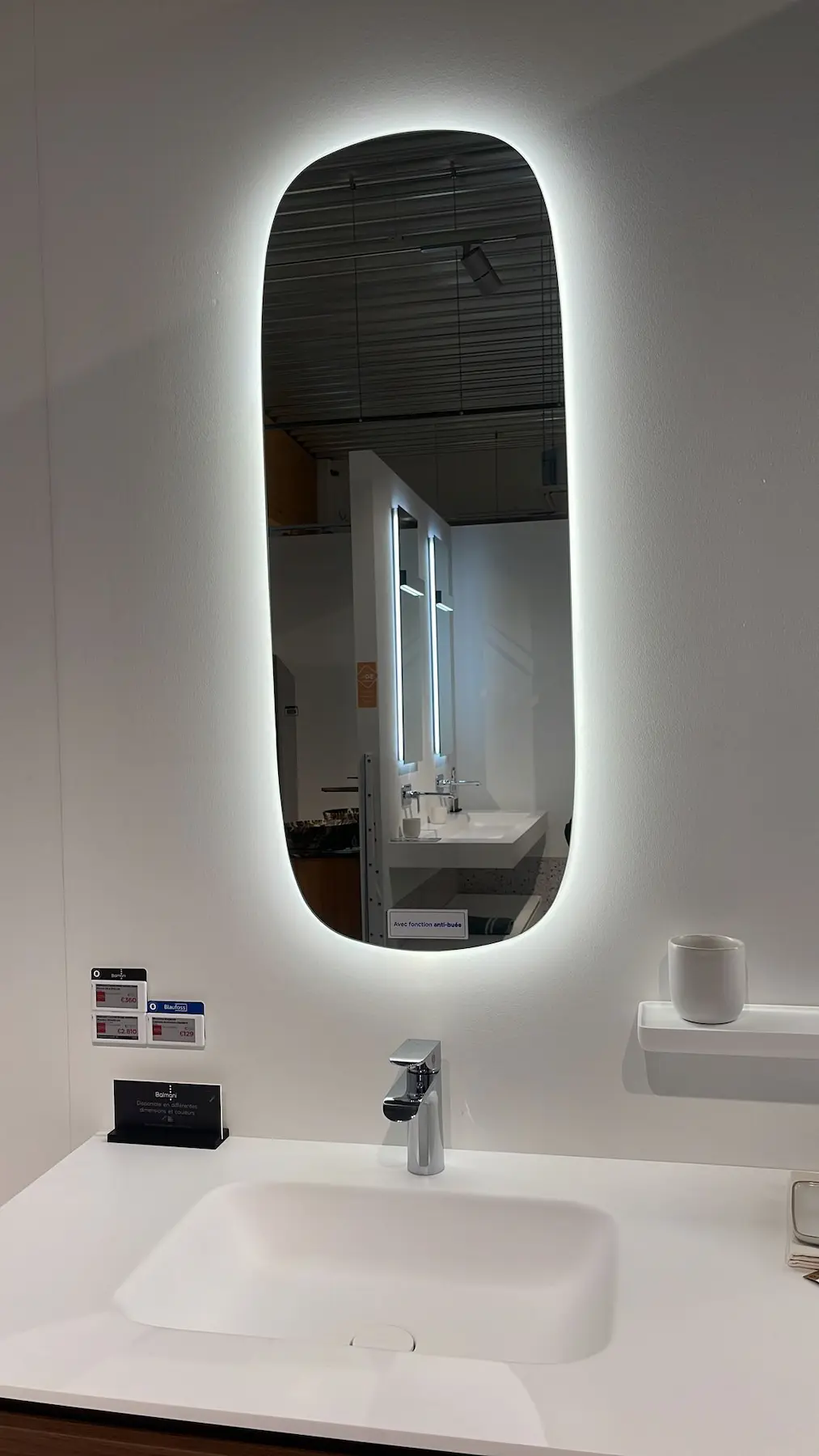 Miroir de salle de bain rétroéclairé par LED